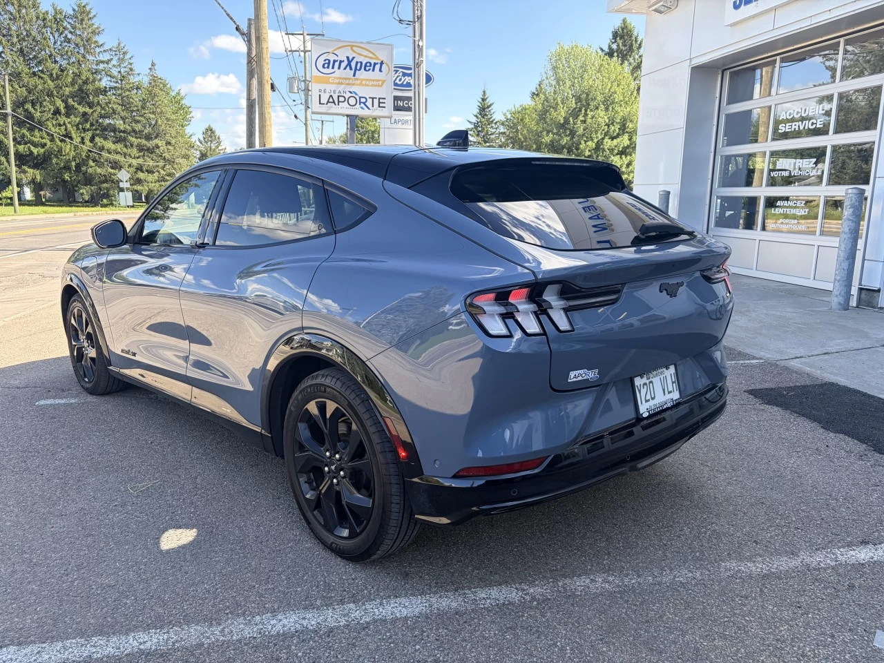 2023 Ford Mustang Mach-E PREMIUM TOIT PANORAMIQUE EXTENDED BATTERY ENSEMBLE NITE PONY https://www.st-norbertford.com/resize/b990ff35b810a3abc0cc817b2ca24889-1
