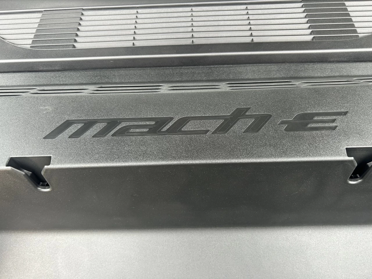 2025 Ford Mustang Mach-E SELECT AWD https://www.st-norbertford.com/resize/b990ff35b810a3abc0cc817b2ca24889-1