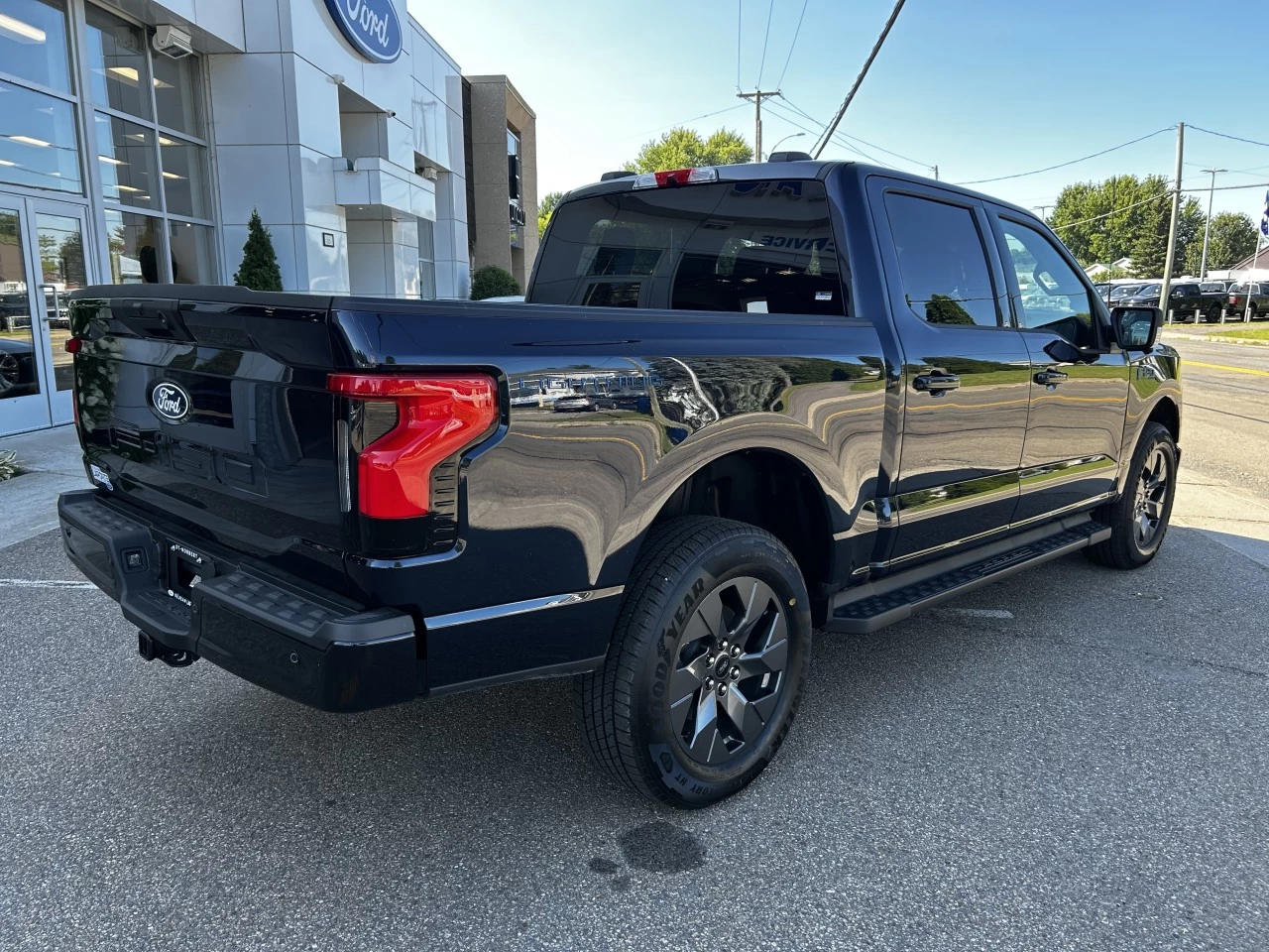 2025 Ford F-150 Lightning FLASH https://www.st-norbertford.com/resize/b990ff35b810a3abc0cc817b2ca24889-1