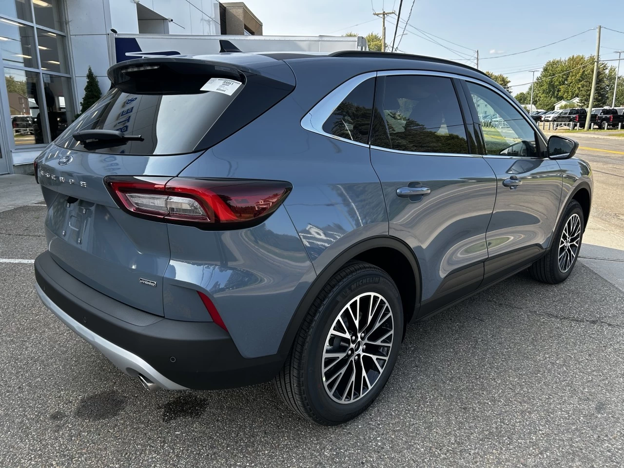 2025 Ford Escape PHEV https://www.st-norbertford.com/resize/b990ff35b810a3abc0cc817b2ca24889-1