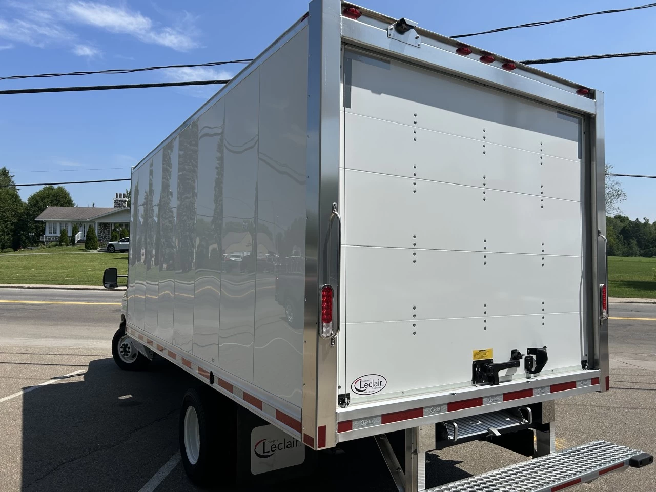 2024 Ford SÉrie E tronquÉ E-350 WB Image principale