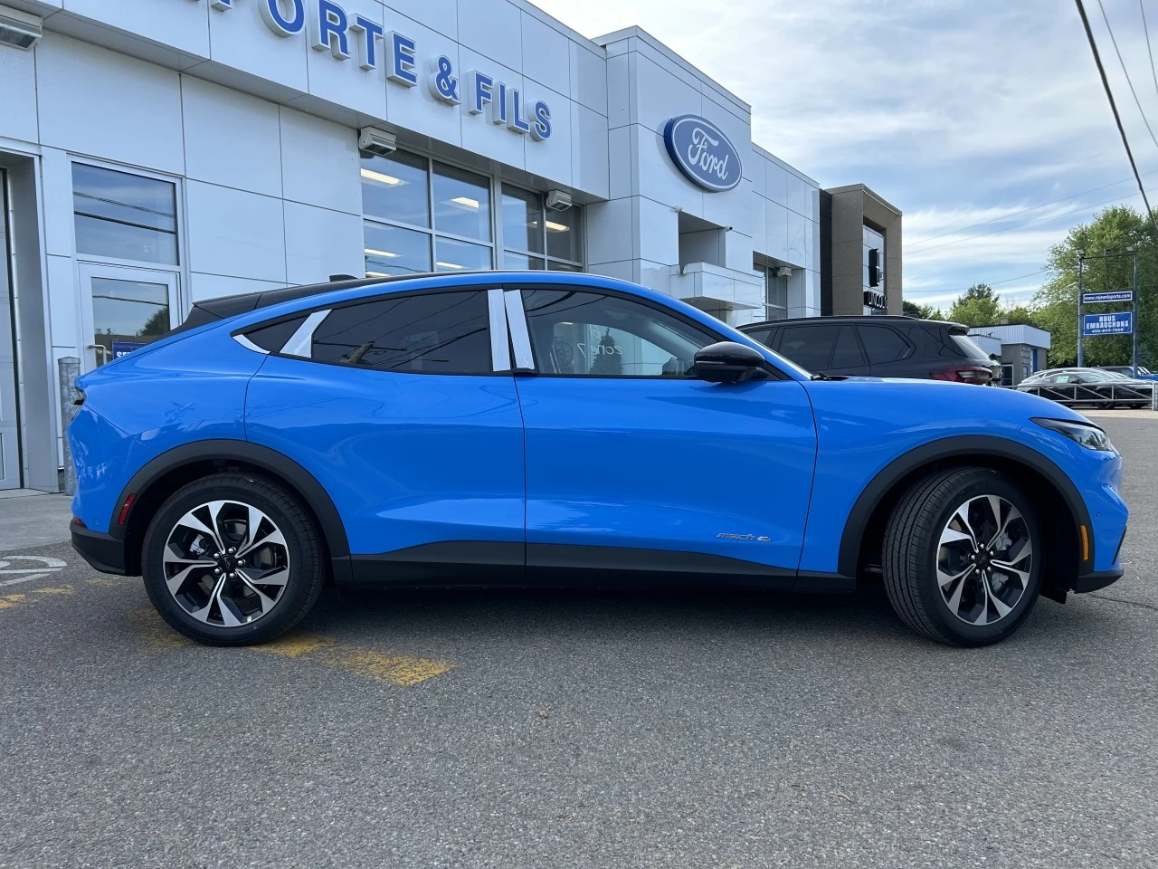 2024 Ford Mustang Mach-E Select AWD https://www.st-norbertford.com/resize/b990ff35b810a3abc0cc817b2ca24889-1