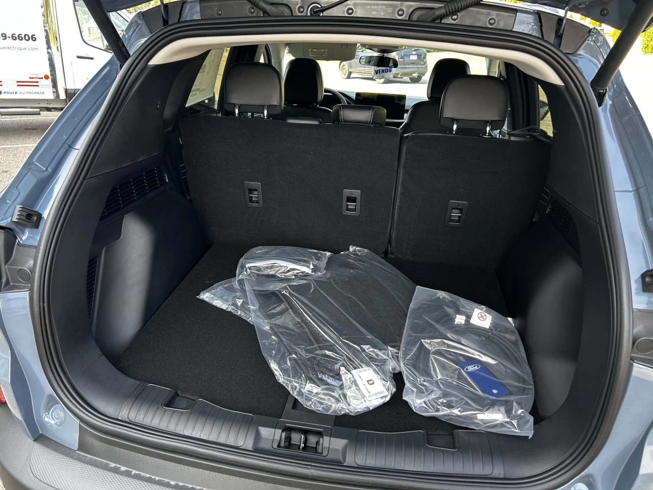2025 Ford Escape PHEV https://www.st-norbertford.com/resize/b990ff35b810a3abc0cc817b2ca24889-1