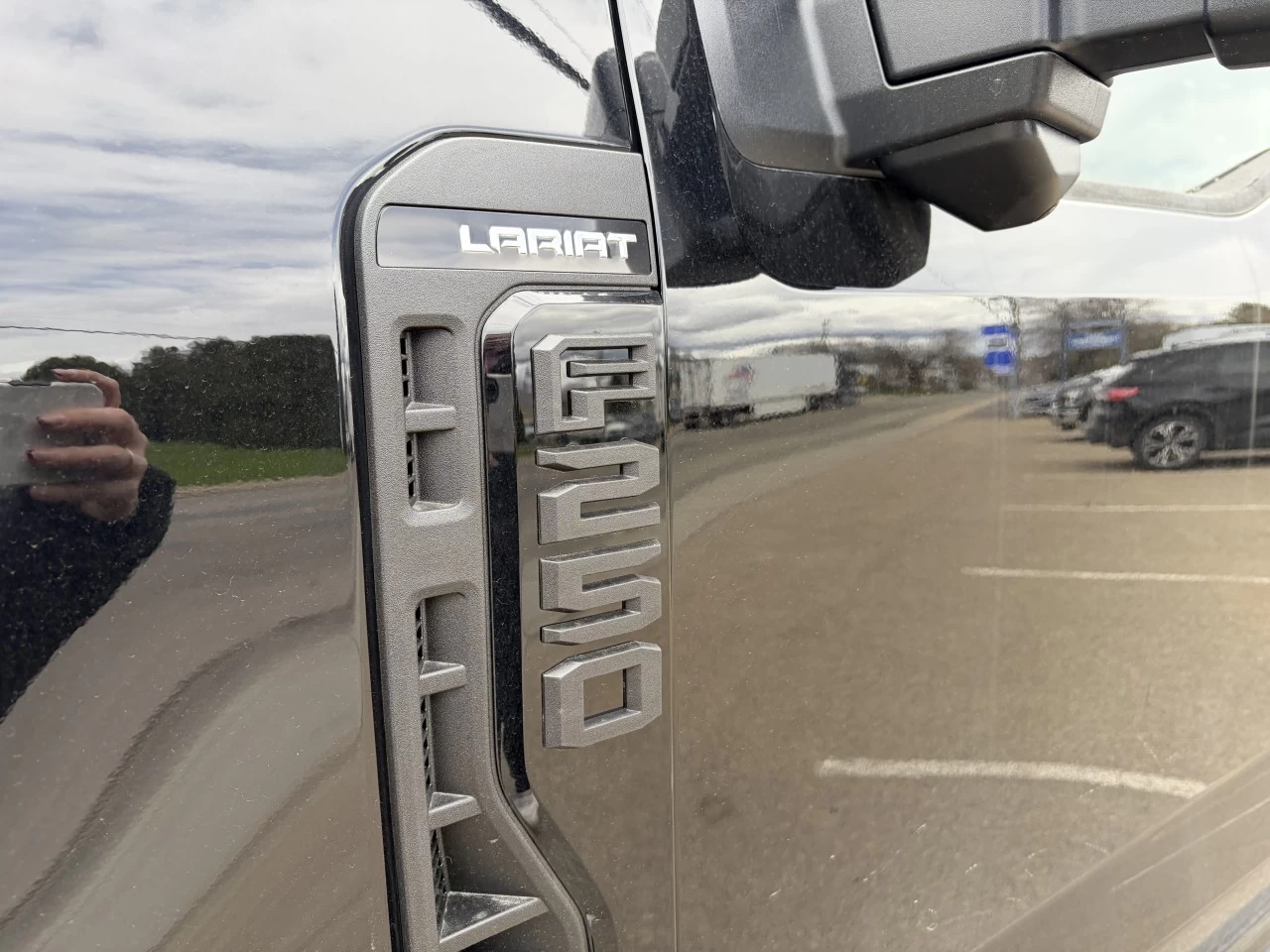 2026 Ford Super Duty F-250 SRW LARIAT Main Image