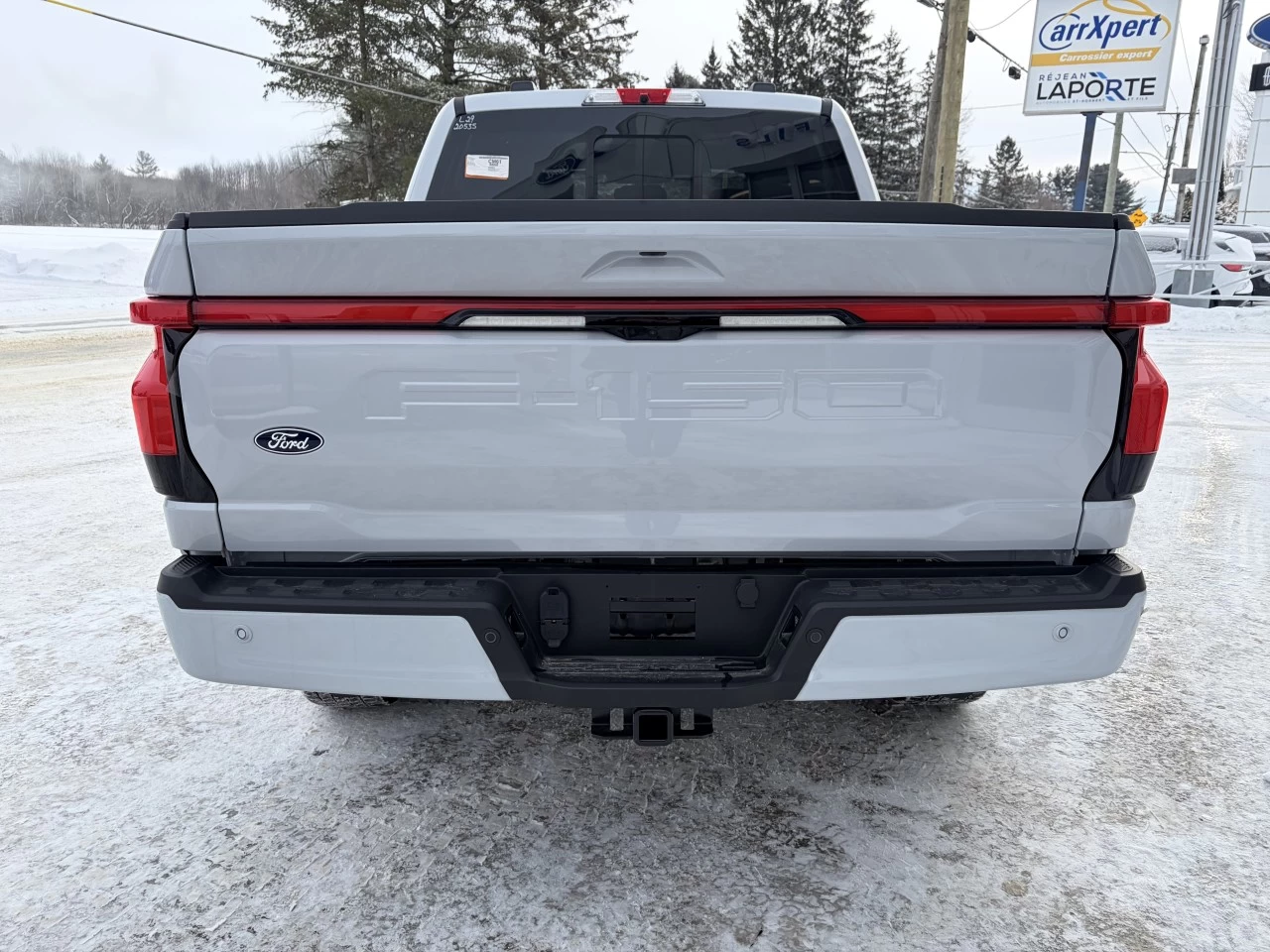 2025 Ford F-150 Lightning LARIAT TOIT OUVRANT SYNC4A BATTERIE LONGUE DURÉE 131KWH https://www.st-norbertford.com/resize/b990ff35b810a3abc0cc817b2ca24889-1