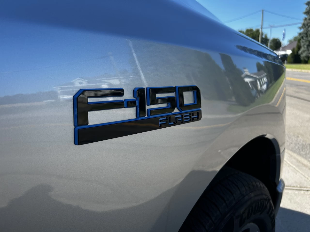 2025 Ford F-150 Lightning FLASH 4x4 https://www.st-norbertford.com/resize/b990ff35b810a3abc0cc817b2ca24889-1