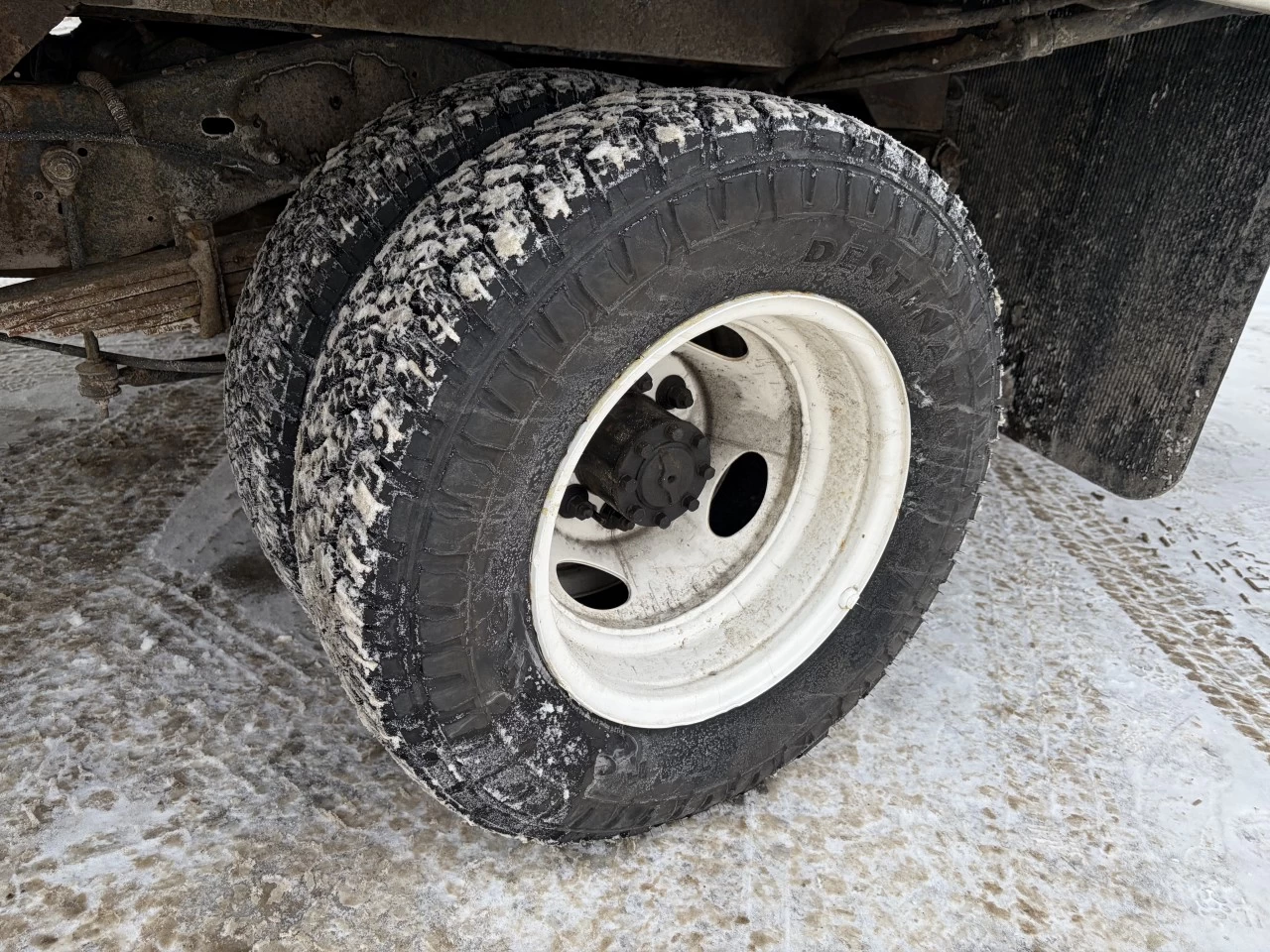 2017 Ford E-450 Super Duty E-450 CUBE 16 PIEDS https://www.st-norbertford.com/resize/b990ff35b810a3abc0cc817b2ca24889-1