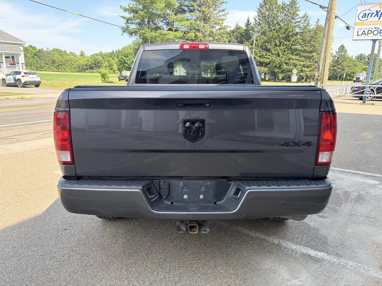 2018 Ram 1500 Express https://www.st-norbertford.com/resize/b990ff35b810a3abc0cc817b2ca24889-1