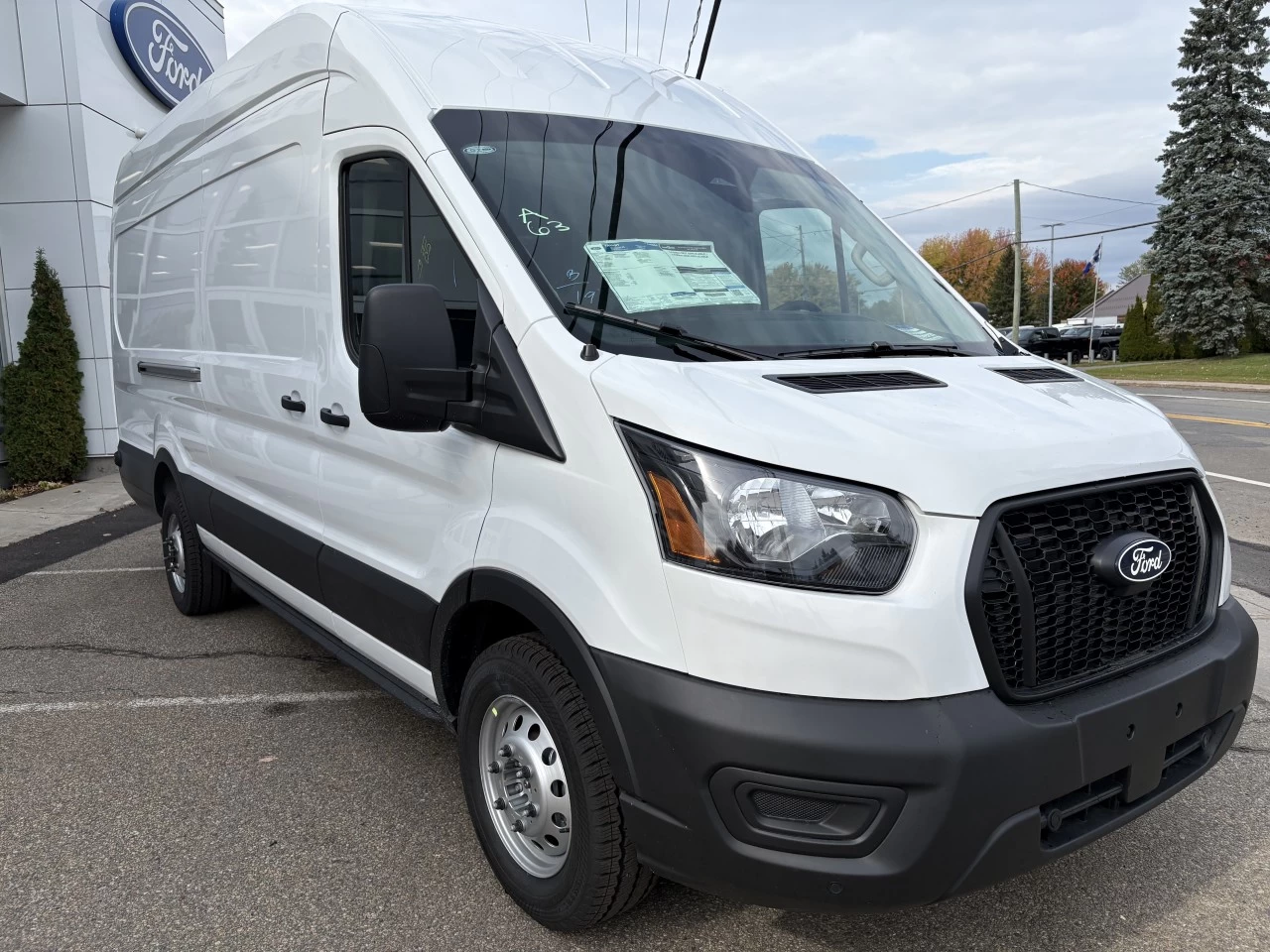 2027 Ford Transit fourgon utilitaire T-350 148" EL Hi Rf 9500 GVWR AWD Main Image