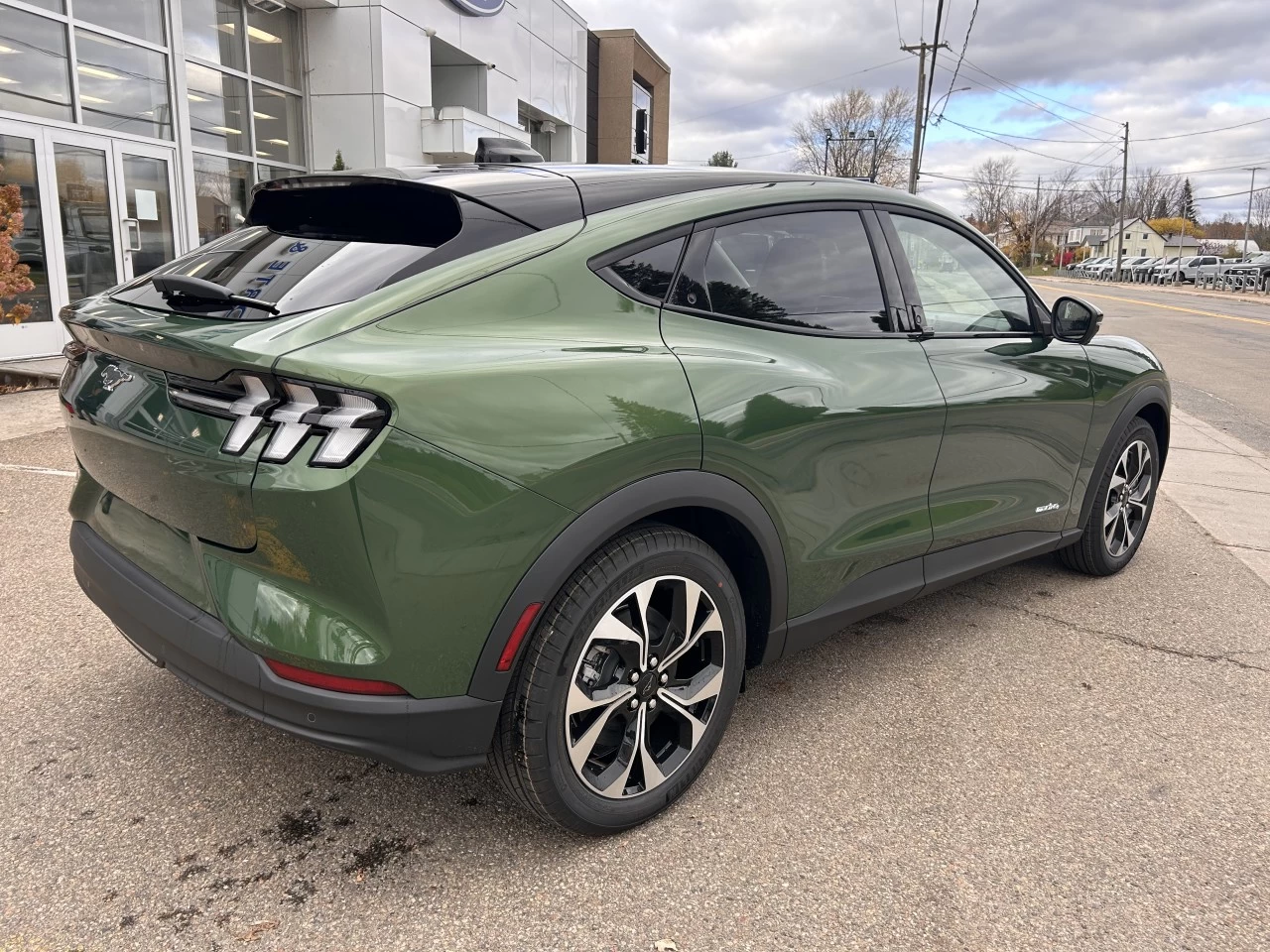 2025 Ford Mustang Mach-E SELECT AWD Main Image