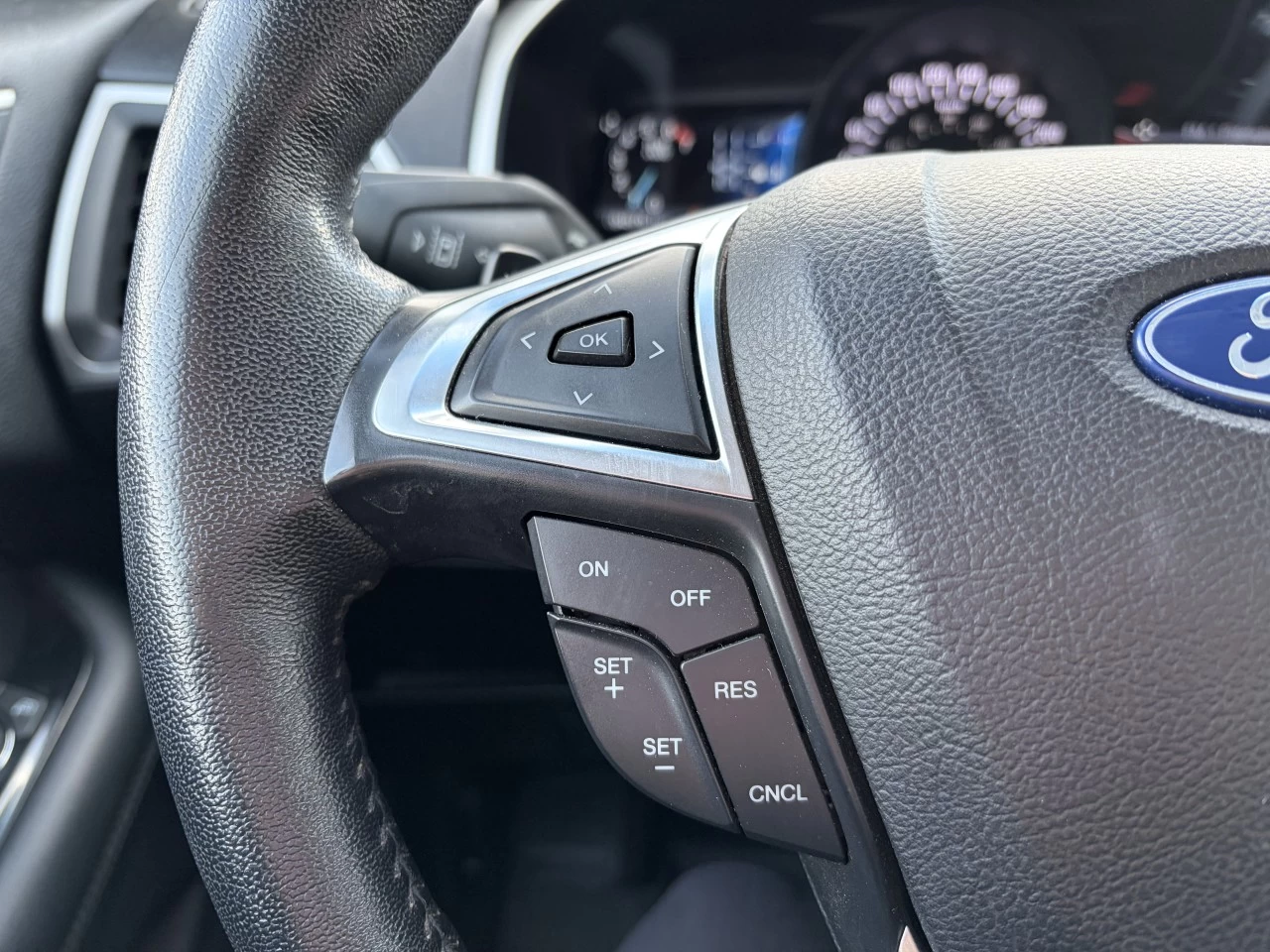 2019 Ford Edge SEL https://www.st-norbertford.com/resize/b990ff35b810a3abc0cc817b2ca24889-1