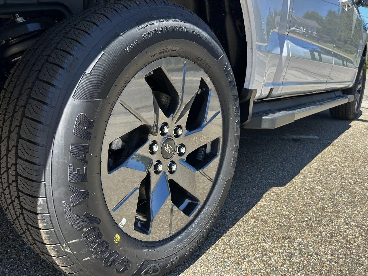2025 Ford F-150 Lightning FLASH https://www.st-norbertford.com/resize/b990ff35b810a3abc0cc817b2ca24889-1