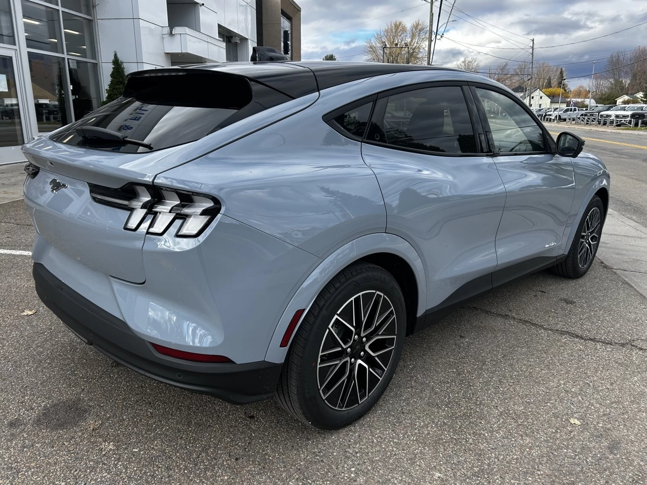 2025 Ford Mustang Mach-E PREMIUM AWD https://www.st-norbertford.com/resize/b990ff35b810a3abc0cc817b2ca24889-1