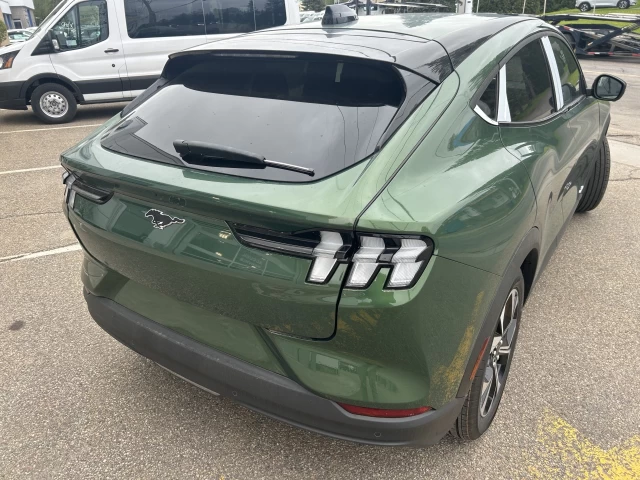 Ford Mustang Mach-E SELECT AWD 2025