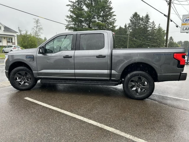 Ford F-150 Lightning FLASH AUTONOMIE PROLONGÉE - TRANSF. DE BAIL, 92000 KM RESTANT 31 MOIS RESTANT, GARANTIE 2024