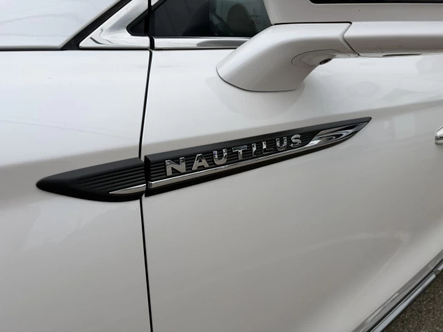 Lincoln Nautilus RESERVE TOIT OUVRANT LUMIERE AMBIANT 2019
