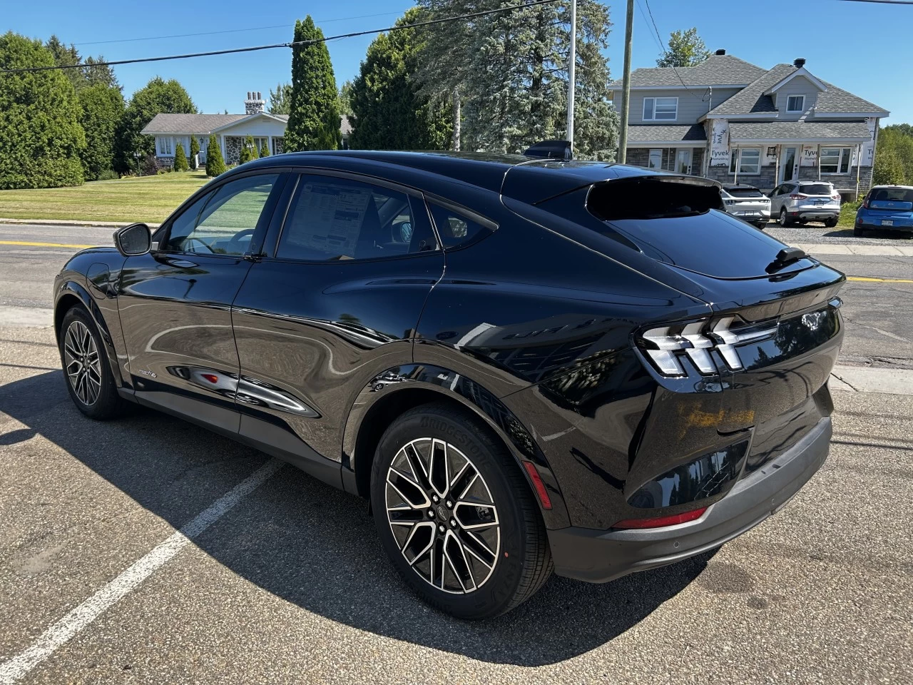 2025 Ford Mustang Mach-E PREMIUM AWD https://www.st-norbertford.com/resize/b990ff35b810a3abc0cc817b2ca24889-1