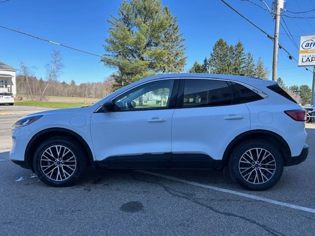 2022 Ford Escape SE Plug-In Hybrid https://www.st-norbertford.com/resize/b990ff35b810a3abc0cc817b2ca24889-1