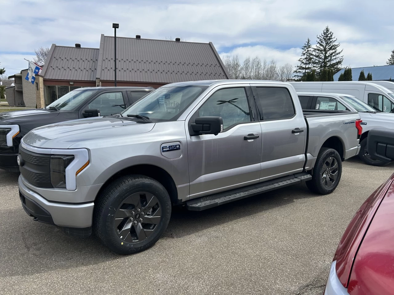 2024 Ford F-150 Lightning XLT 4x4 https://www.st-norbertford.com/resize/b990ff35b810a3abc0cc817b2ca24889-1
