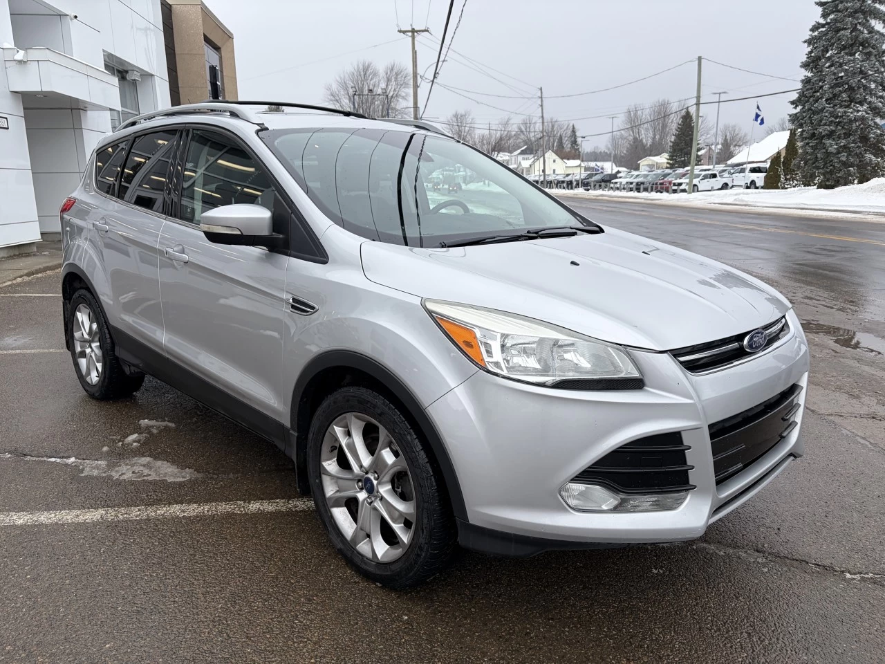 2015 Ford Escape Titanium AWD CUIR TOIT PANO BLUETOOTH SIEGES CHAUFFANTS Image principale