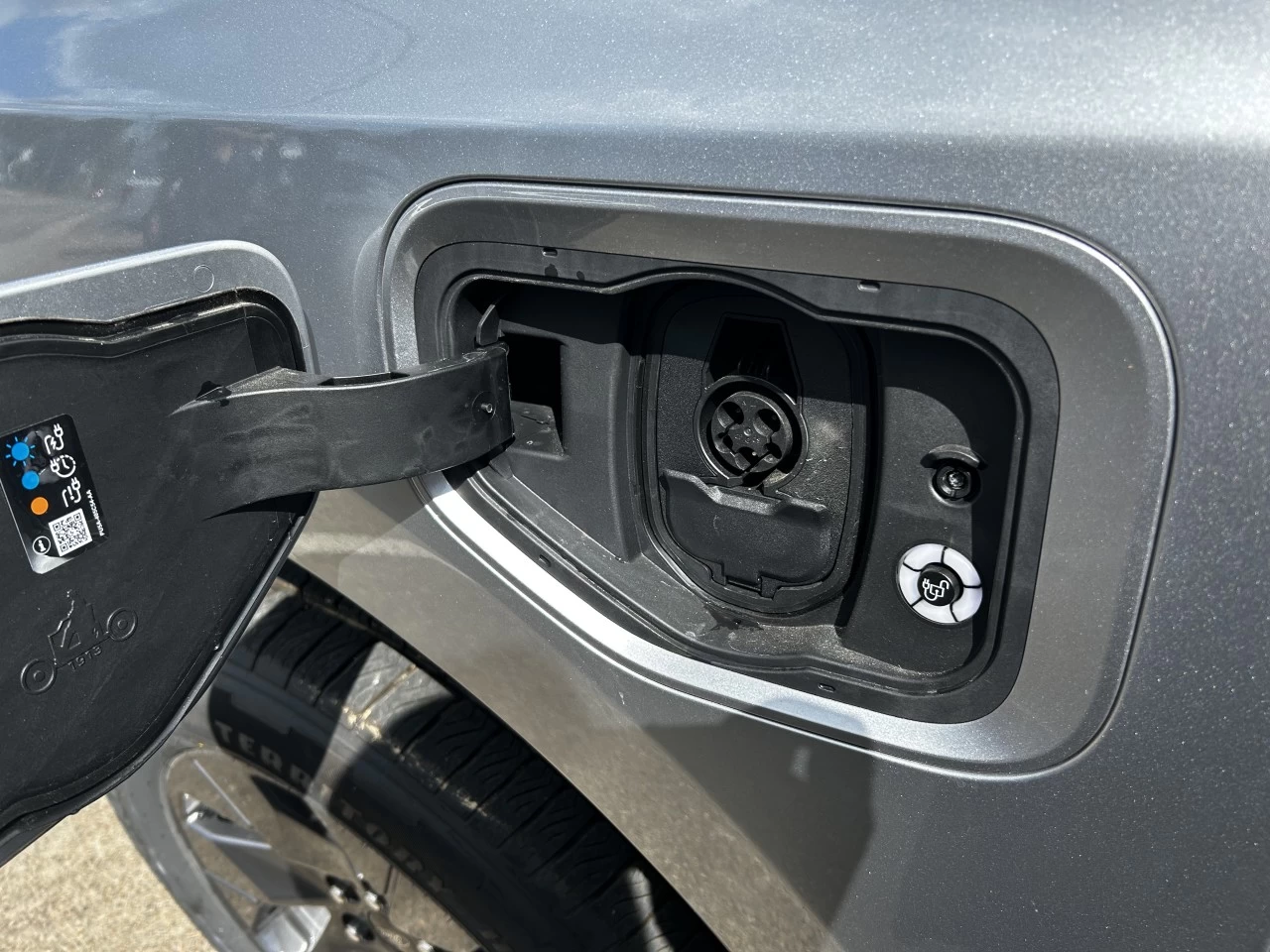 2024 Ford F-150 Lightning XLT 4x4 https://www.st-norbertford.com/resize/b990ff35b810a3abc0cc817b2ca24889-1