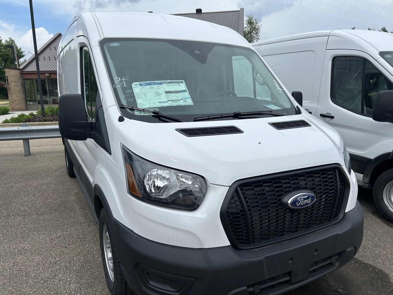 2025 Ford Transit fourgon utilitaire T-250 148" Med Rf 9070 GVWR RWD Main Image