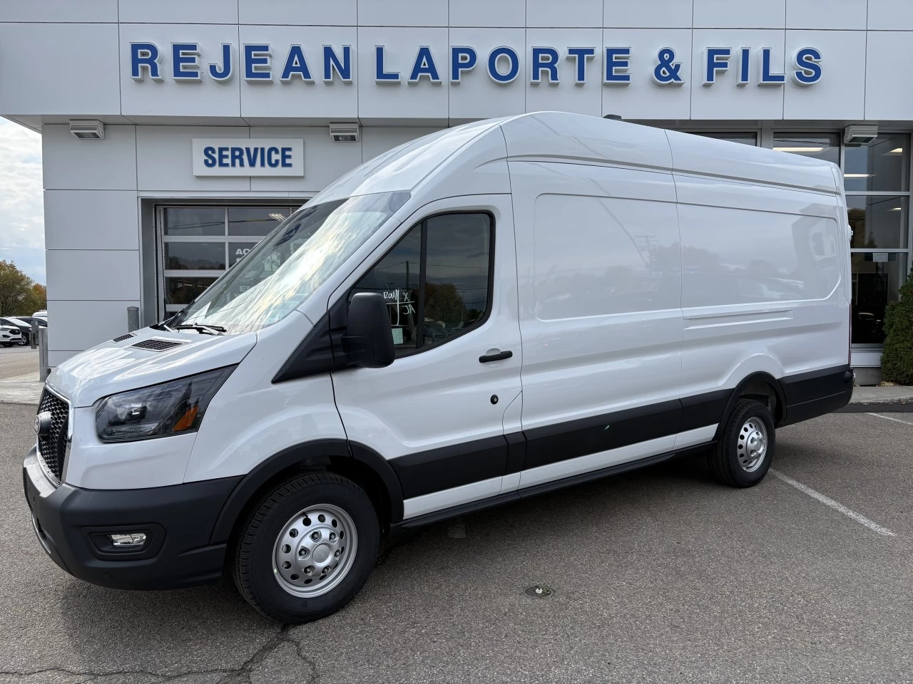2027 Ford Transit fourgon utilitaire T-350 148" EL Hi Rf 9500 GVWR AWD Main Image