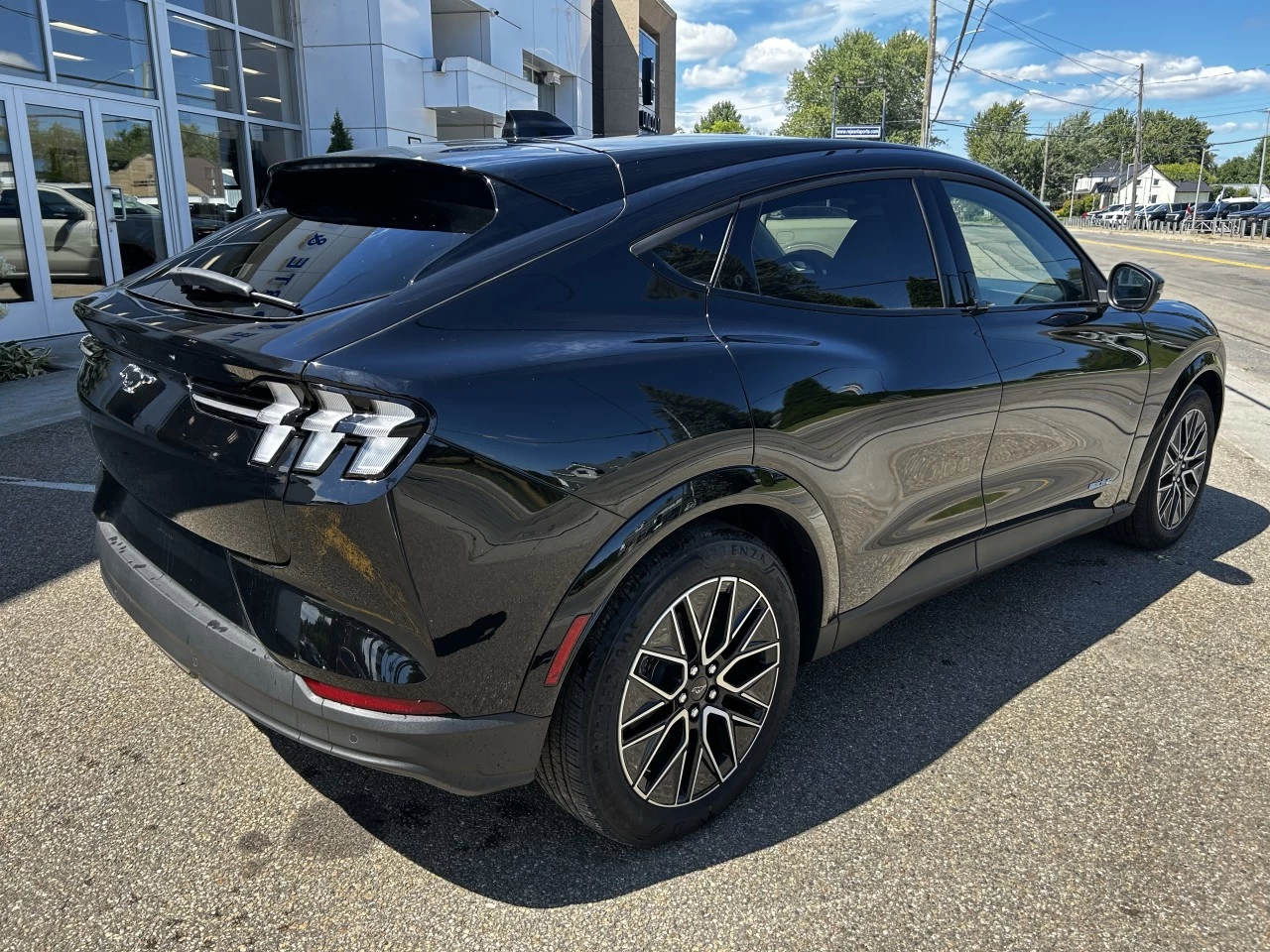 2025 Ford Mustang Mach-E PREMIUM AWD https://www.st-norbertford.com/resize/b990ff35b810a3abc0cc817b2ca24889-1
