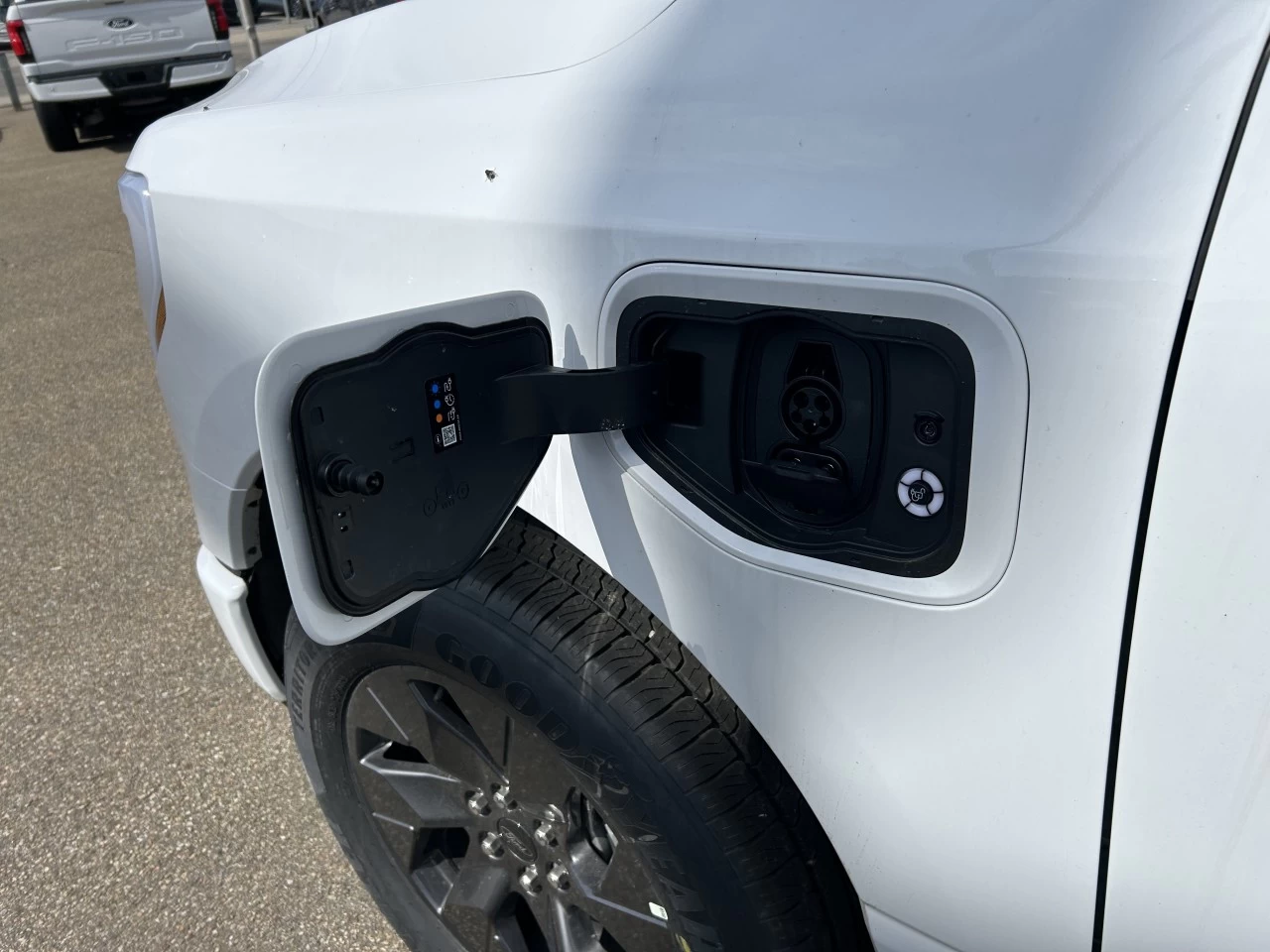 2025 Ford F-150 Lightning FLASH https://www.st-norbertford.com/resize/b990ff35b810a3abc0cc817b2ca24889-1