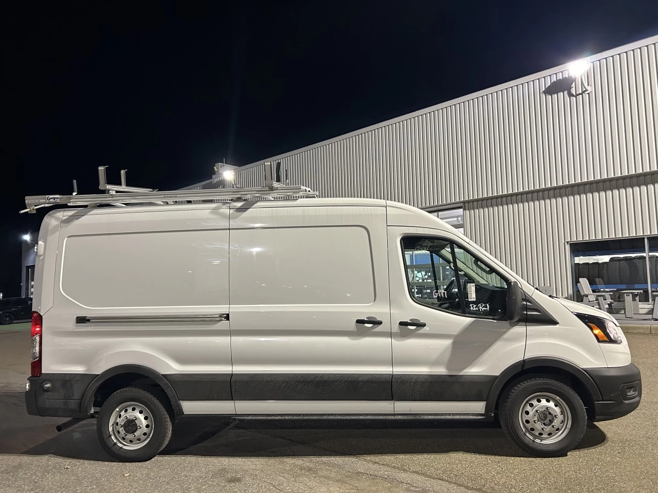 2024 Ford Transit fourgon utilitaire Transit 250 AWD toit moyen empattement long 148 Main Image
