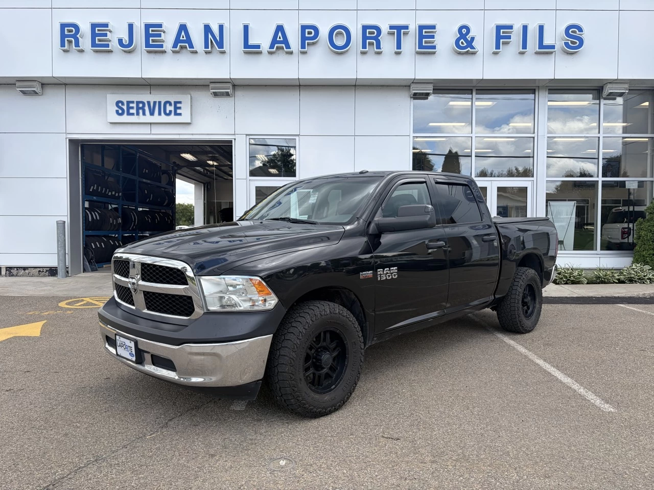2016 Ram 1500 ST 4X4 V8 https://www.st-norbertford.com/resize/b990ff35b810a3abc0cc817b2ca24889-1