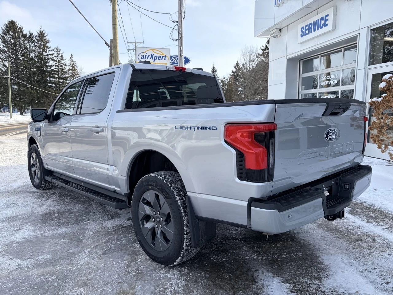 2025 Ford F-150 Lightning FLASH https://www.st-norbertford.com/resize/b990ff35b810a3abc0cc817b2ca24889-1