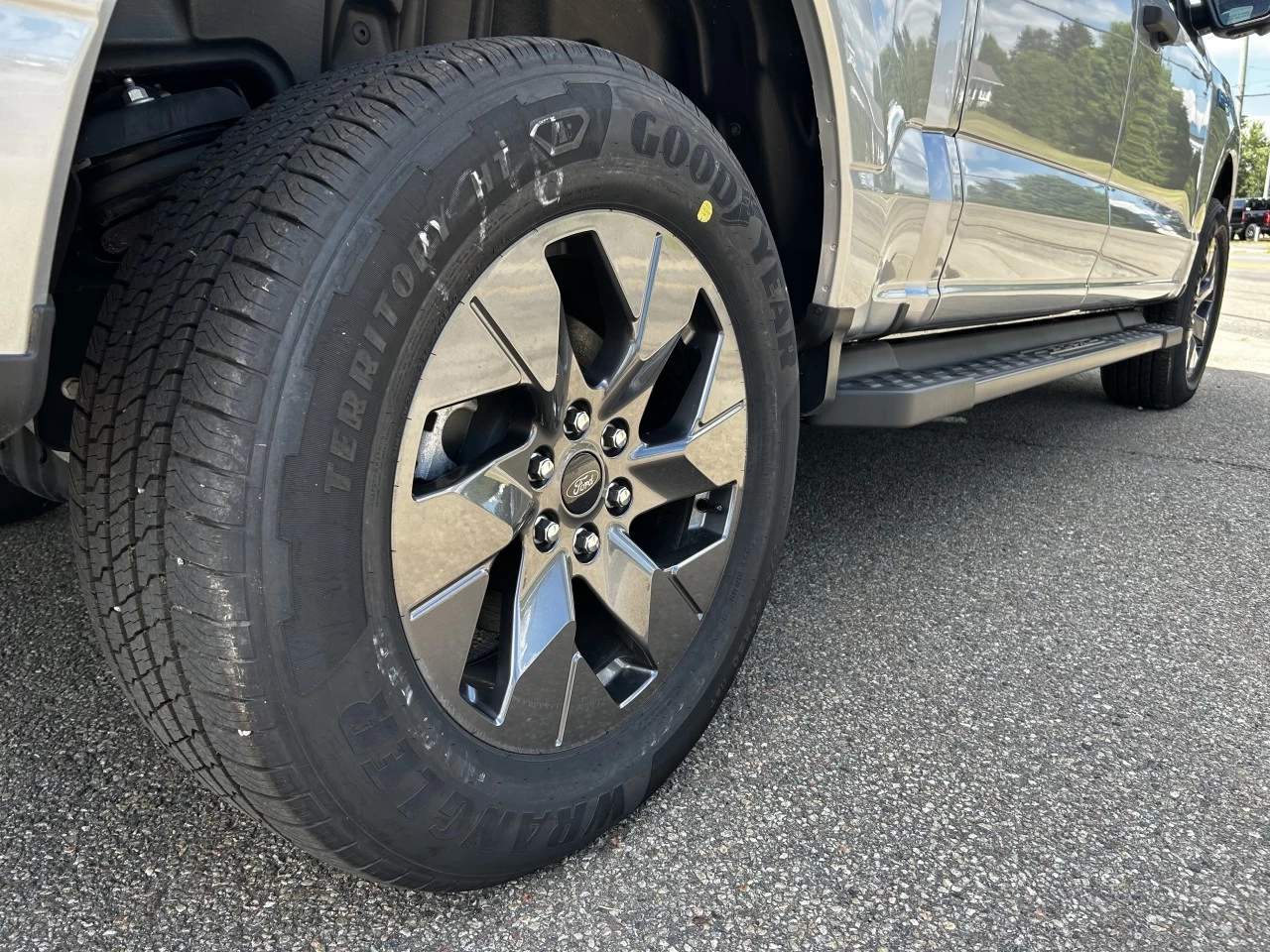 2024 Ford F-150 Lightning XLT 4x4 https://www.st-norbertford.com/resize/b990ff35b810a3abc0cc817b2ca24889-1