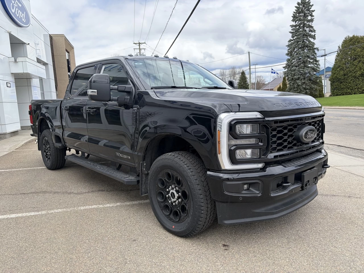 2026 Ford Super Duty F-250 SRW LARIAT Main Image