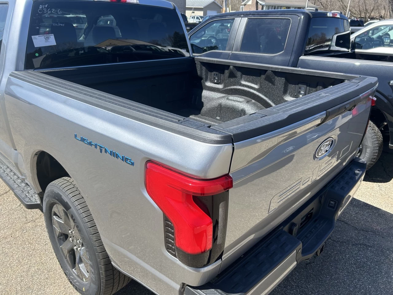 2025 Ford F-150 Lightning FLASH https://www.st-norbertford.com/resize/b990ff35b810a3abc0cc817b2ca24889-1