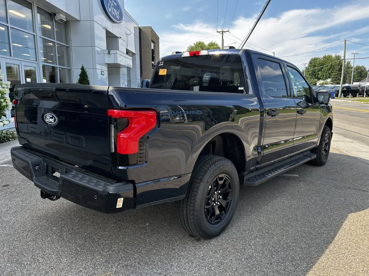 2025 Ford F-150 Lightning XLT https://www.st-norbertford.com/resize/b990ff35b810a3abc0cc817b2ca24889-1