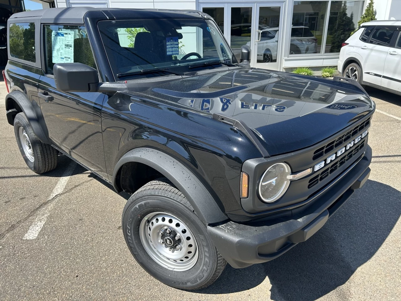 2025 Ford Bronco Base Main Image