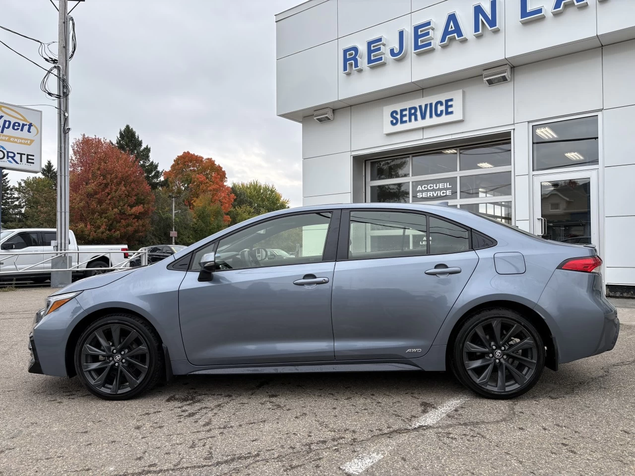 2025 Toyota Corolla SE AWD Hybrid Image principale