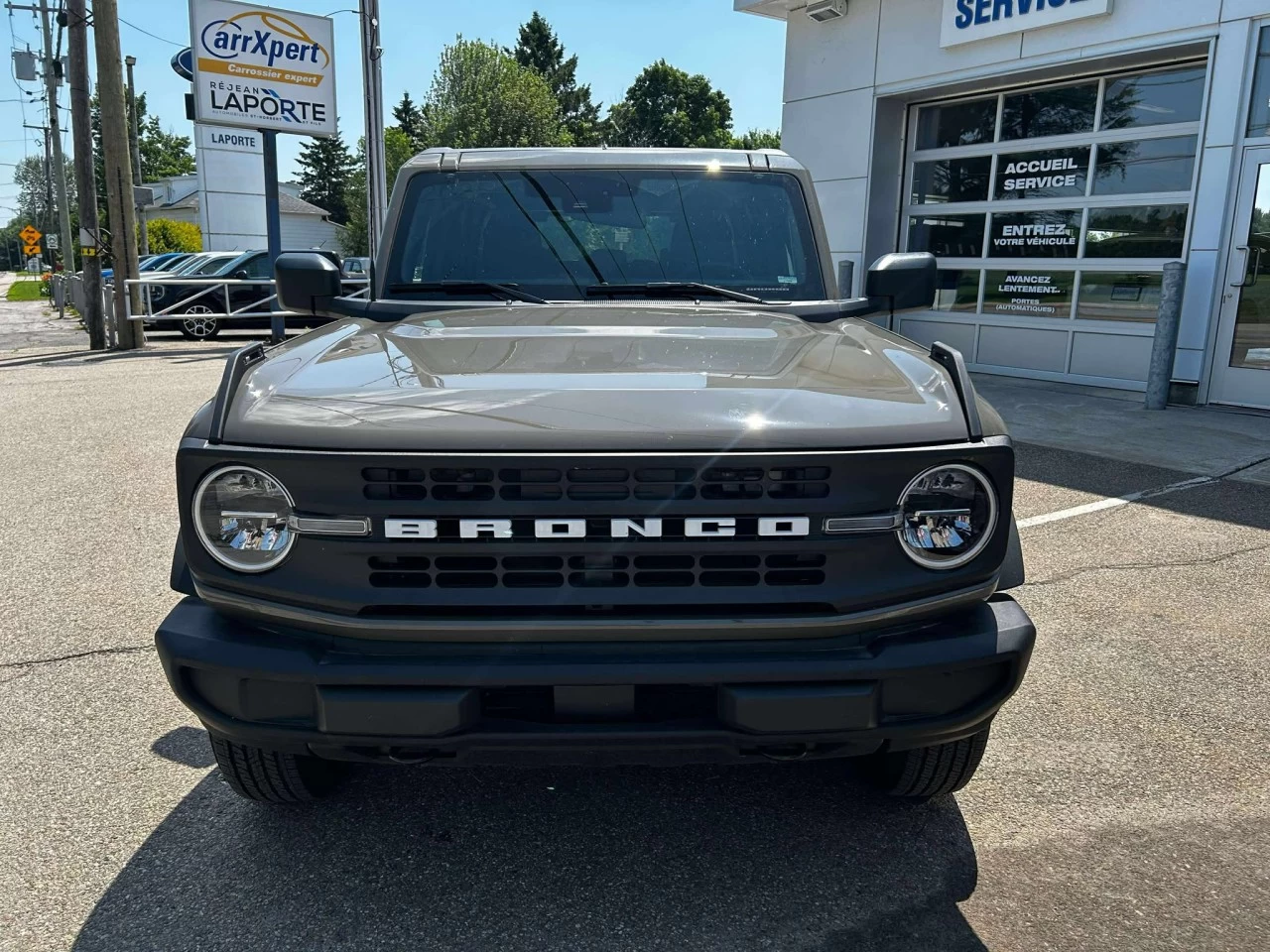 2025 Ford Bronco Base Main Image
