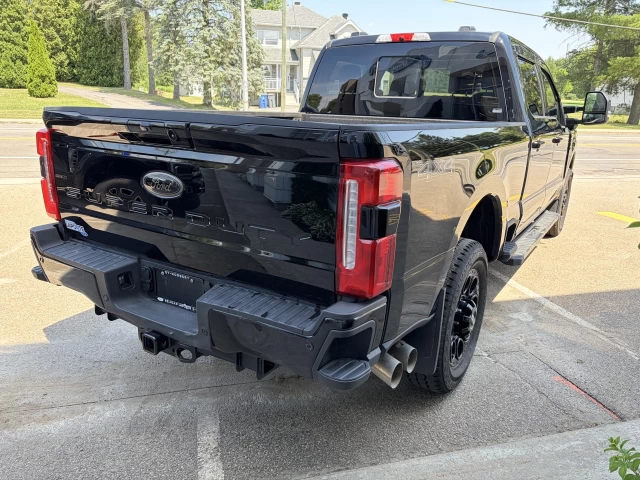 Ford F-250 Super Duty LARIAT 4X4 CREWCAB TOIT OUVRANT CUIR V8 DIESEL 2025