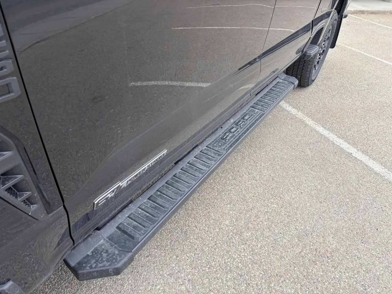 2026 Ford Super Duty F-250 SRW LARIAT Main Image