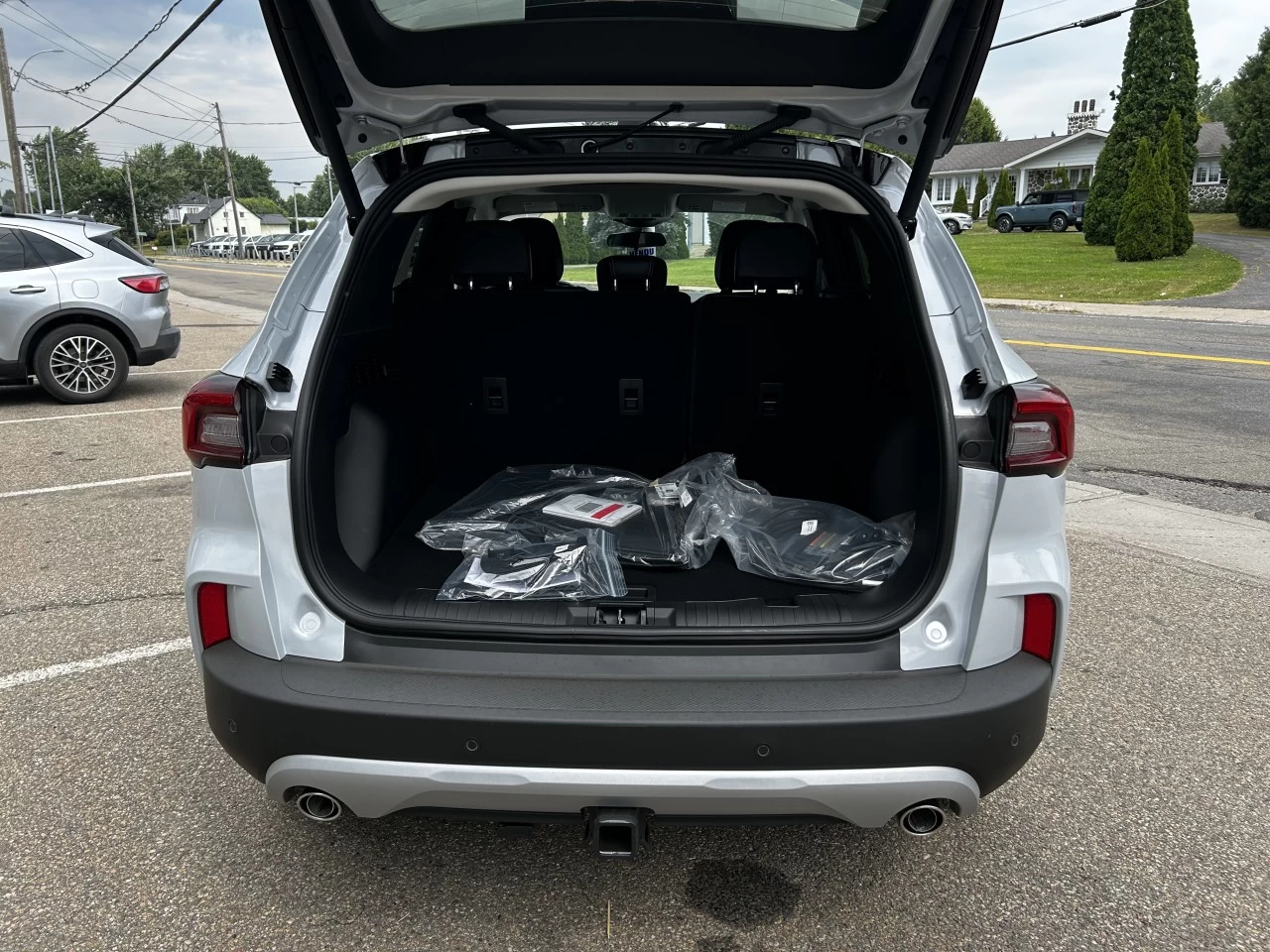 2025 Ford Escape PHEV https://www.st-norbertford.com/resize/b990ff35b810a3abc0cc817b2ca24889-1
