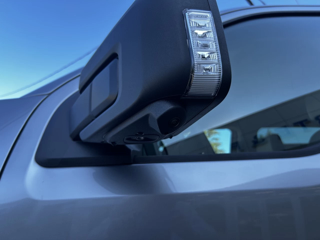 2025 Ford F-150 Lightning FLASH 4x4 https://www.st-norbertford.com/resize/b990ff35b810a3abc0cc817b2ca24889-1