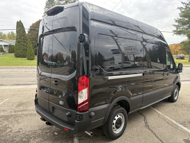 Ford Transit fourgon utilitaire TS 148 T-250 148" Hi Rf 9070 GVWR RWD 2026