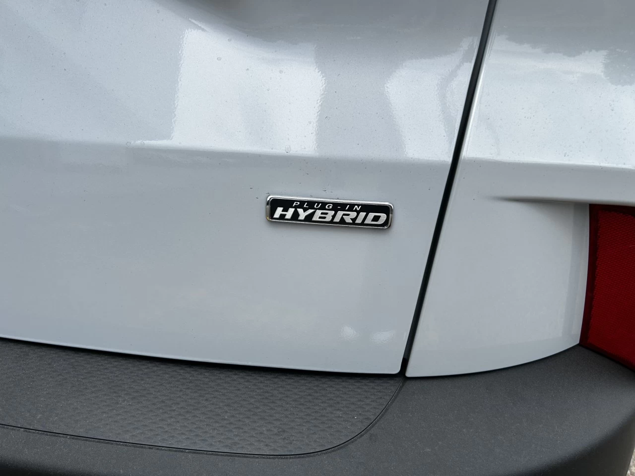 2025 Ford Escape PHEV https://www.st-norbertford.com/resize/b990ff35b810a3abc0cc817b2ca24889-1