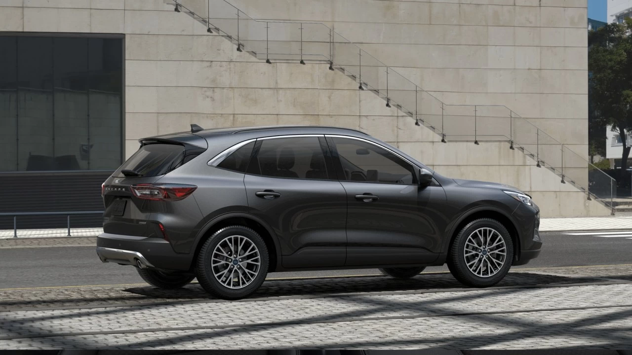 2025 Ford Escape PHEV FWD https://www.st-norbertford.com/resize/b990ff35b810a3abc0cc817b2ca24889-1