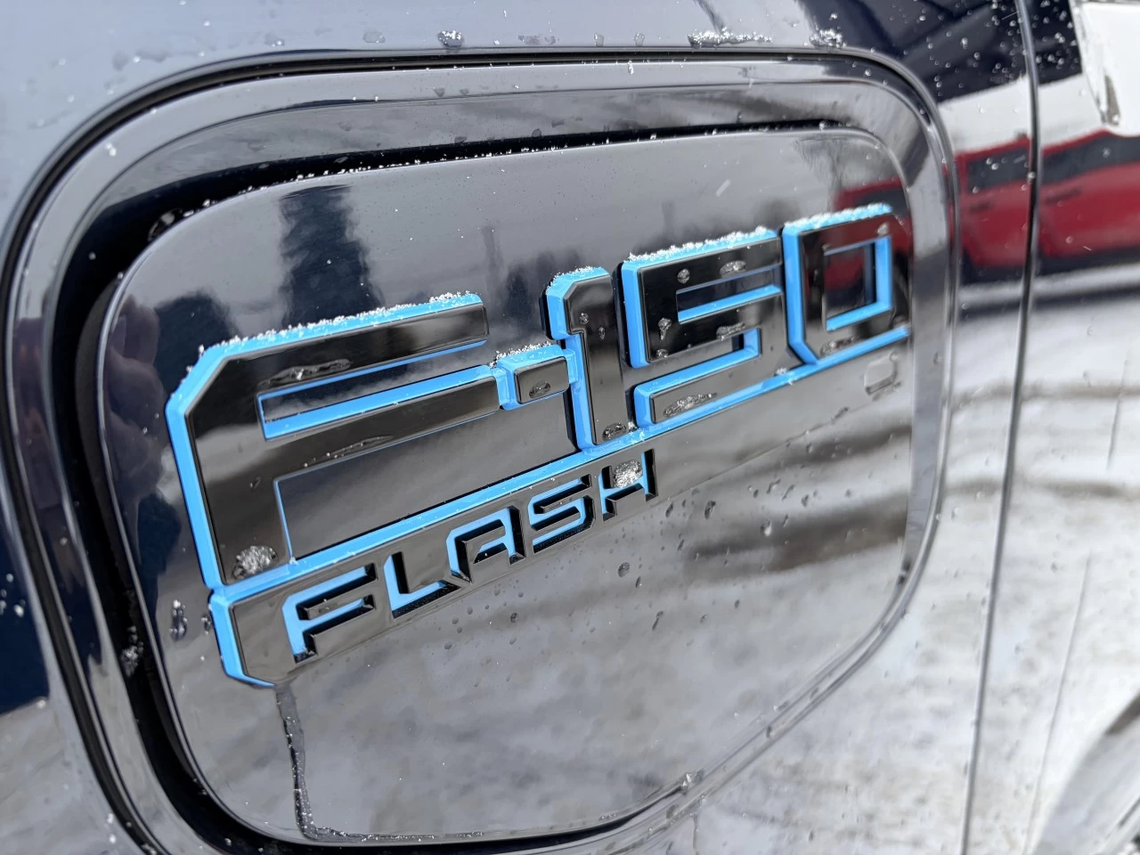 2025 Ford F-150 Lightning FLASH https://www.st-norbertford.com/resize/b990ff35b810a3abc0cc817b2ca24889-1