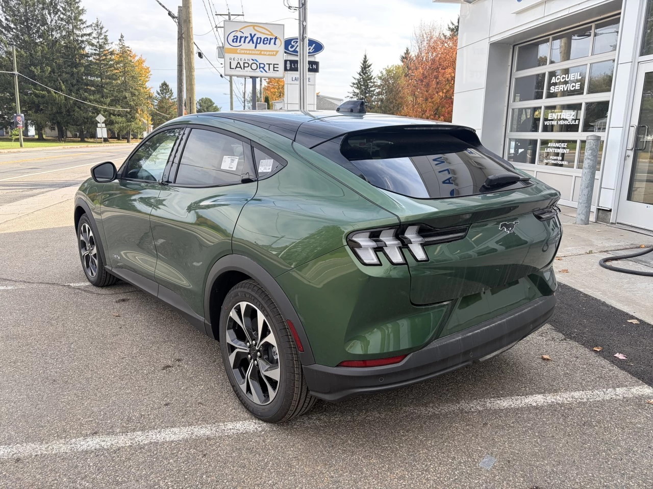2026 Ford Mustang Mach-E SELECT 73 KWH https://www.st-norbertford.com/resize/b990ff35b810a3abc0cc817b2ca24889-1