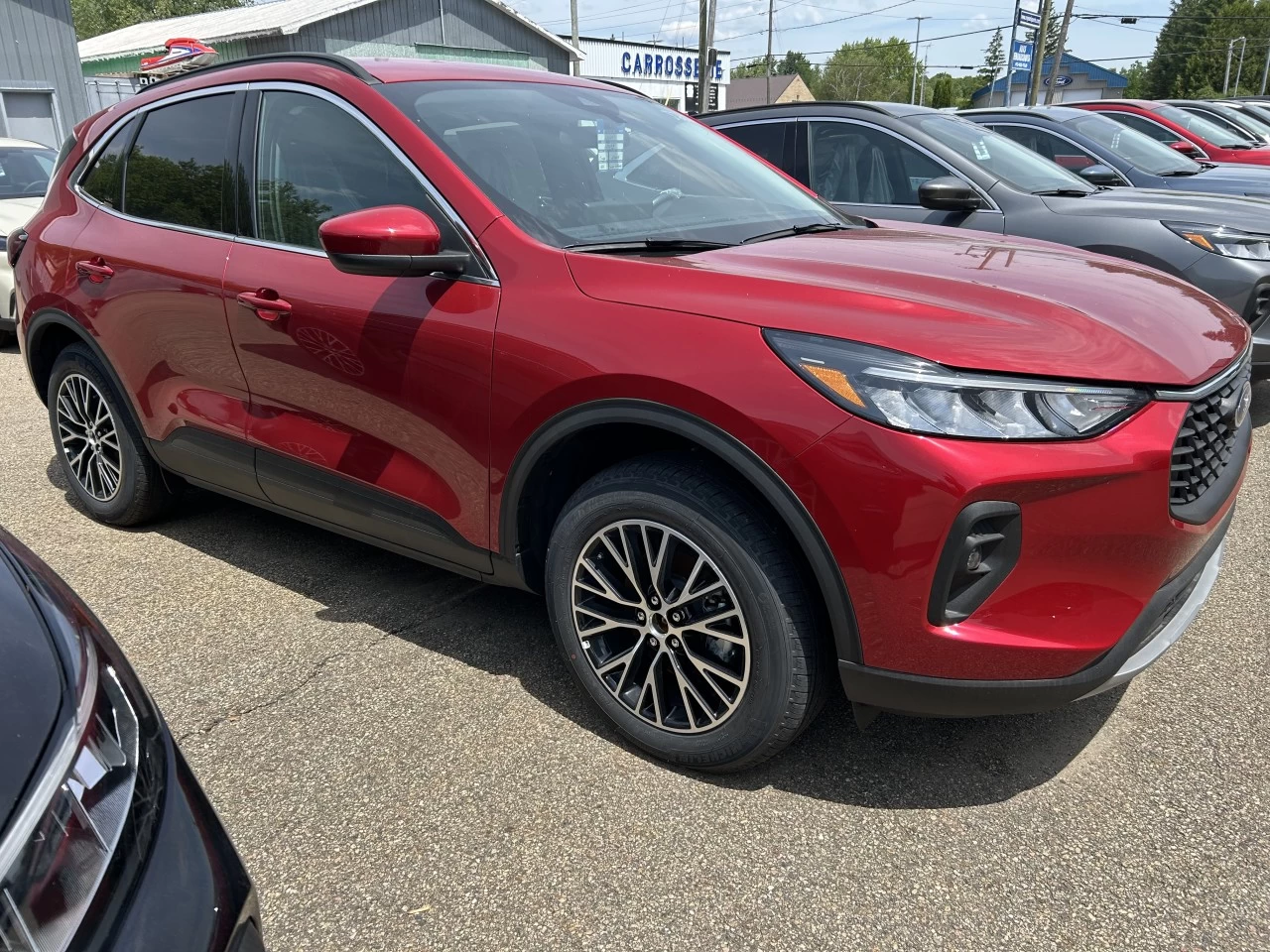 2025 Ford Escape PHEV FWD https://www.st-norbertford.com/resize/b990ff35b810a3abc0cc817b2ca24889-1