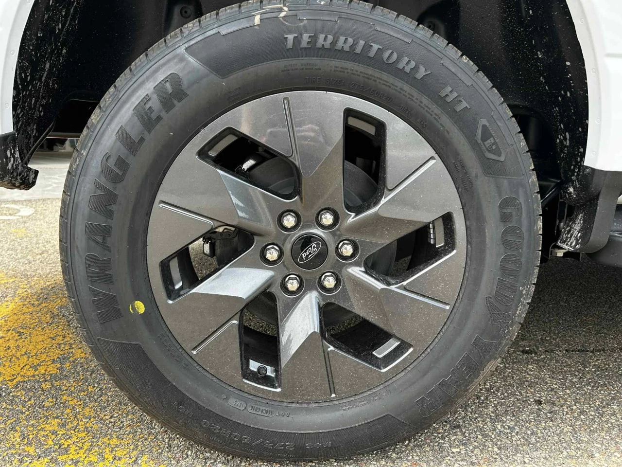 2025 Ford F-150 Lightning LARIAT https://www.st-norbertford.com/resize/b990ff35b810a3abc0cc817b2ca24889-1